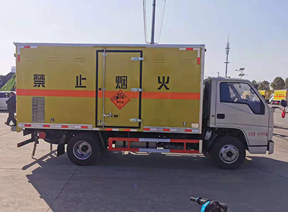 西平爆破器材运输车